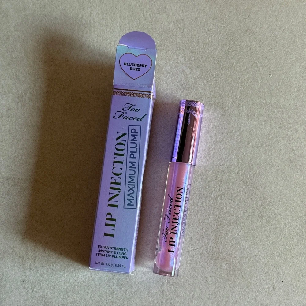 Too Faced Lip Injection Maximum Plump in Blueberry Buzz – Extra Strength